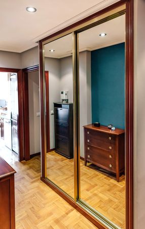 Built-in wardrobe with mirror doors