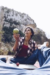 Couple spending picnic on shore in cliffs