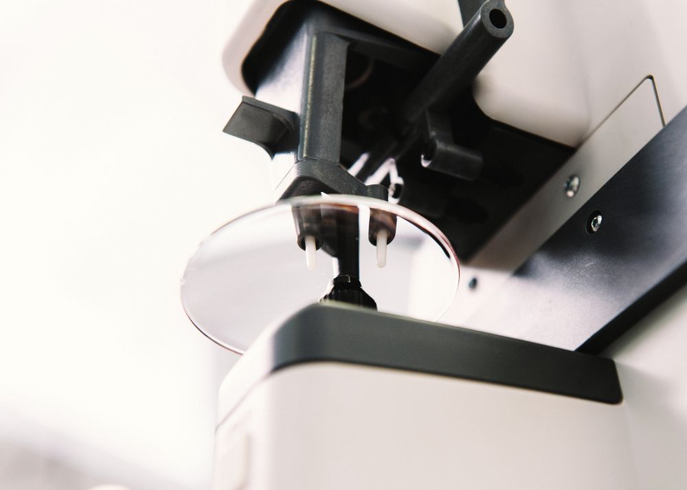 Tool to make lens for glasses
