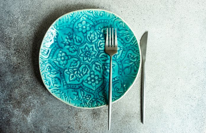 Minimalistic table setting with plate and cutlery