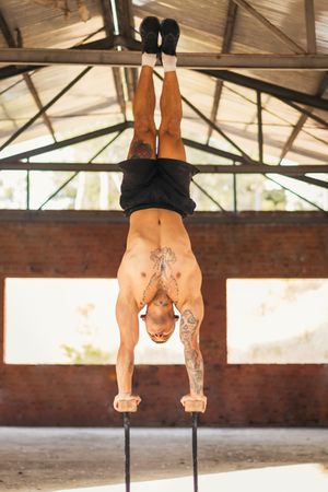 athletic man doing a vertical handstand. calisthenics