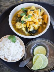 Plate with vegetarian curry on tray