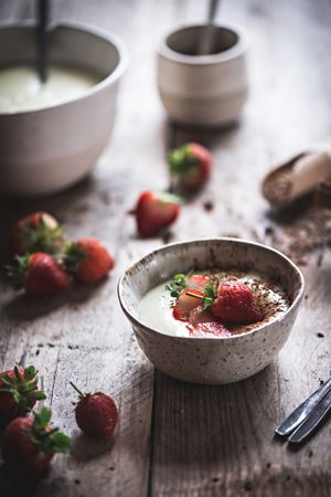 Strawberry porridge in bowl on table