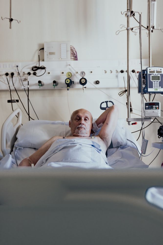 Older man admitted to a hospital room.