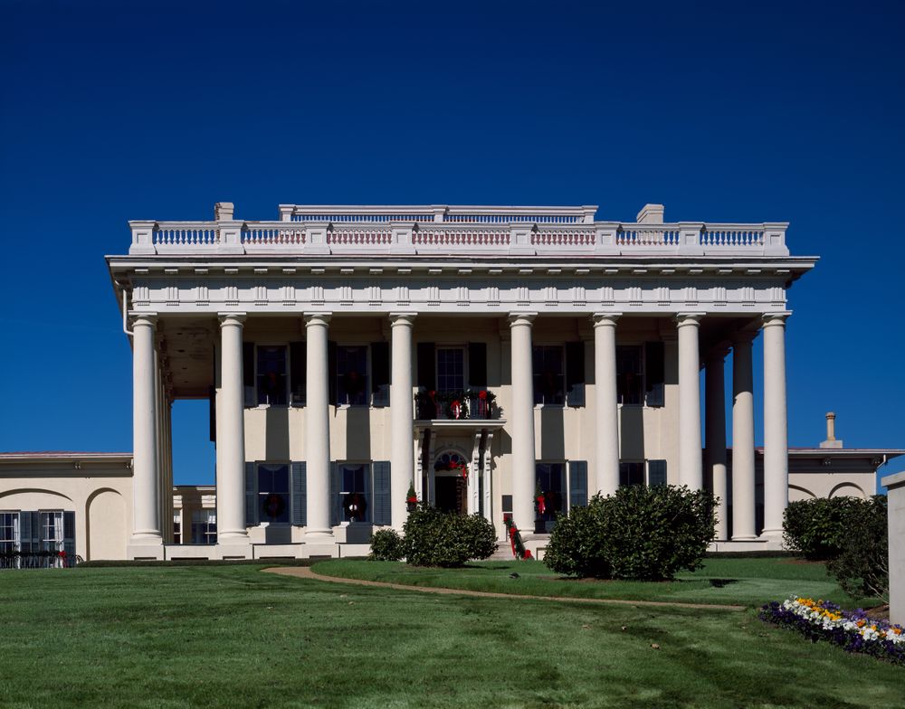 Georgia mansion with large columns and Christmas decorations