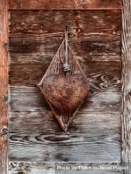 Rusty heart on chalet wood door 4AzmqR