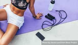 Cropped shot of a woman in fitness wear relaxing after workout on yoga mat 0Kygy4