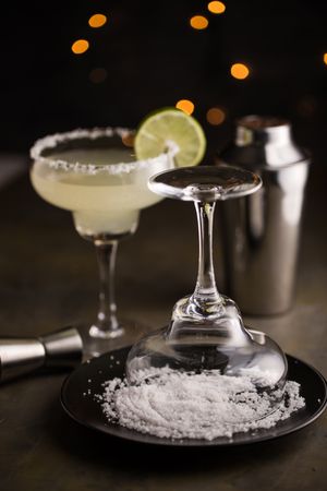 Preparing a margarita cocktail
