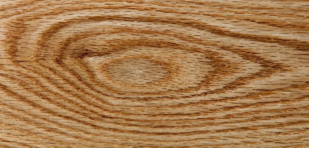 Red oak floor with knot pattern in home floor board