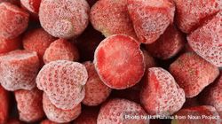 Frozen strawberries with frost 49drv5