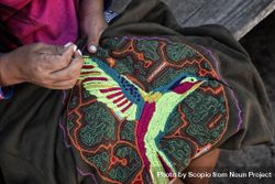 Cropped hand of a woman doing embroidery 0LAPy5