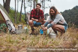 Happy young couple camping outdoors in nature 5zyxj0