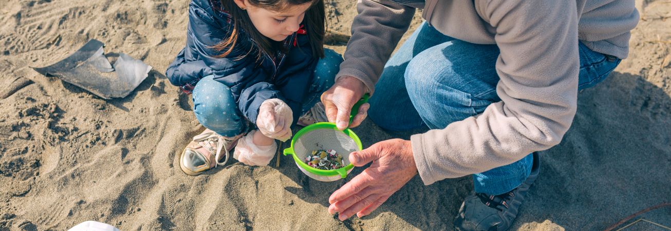 Volunteers cleaning the beach