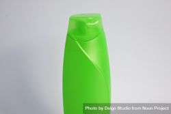 Green mockup shampoo or body wash bottle with copy space bYqq6N