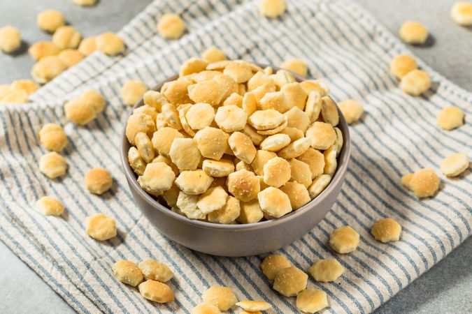 Dry Organic White Oyster Crackers