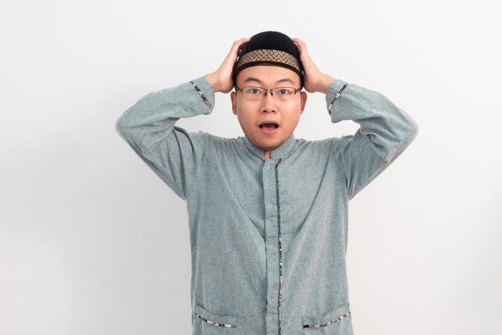 Surprised Asian Muslim man Shocked gesture in Ramadan