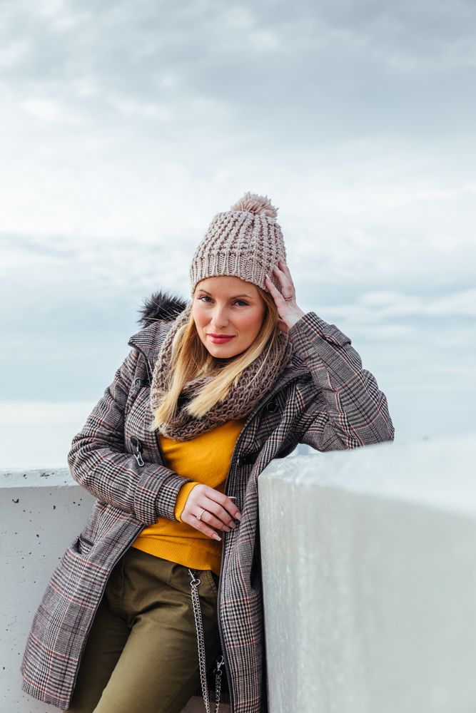 Portrait of blonde woman posing in the city