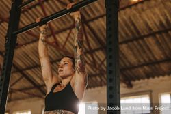Woman doing pull up workout on horizontal bar 0WnO6b