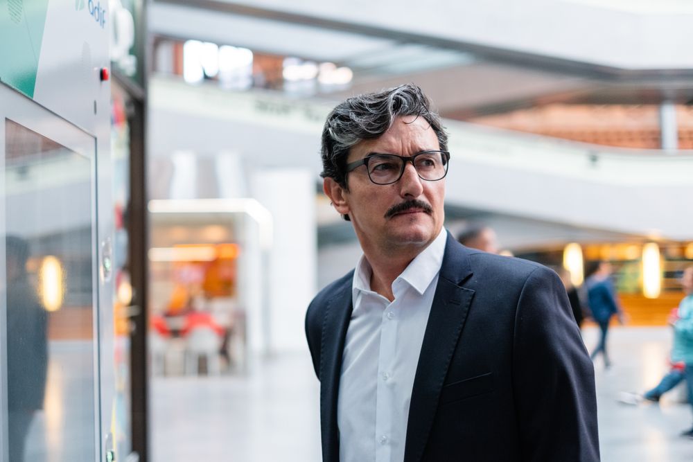 Puzzled businessman in stylish formal wear at shopping plaza