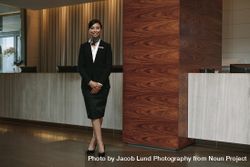 Female hotel receptionist at workplace 0gXOLj