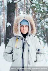 Man in parka on winter day, vertical 5waPvb