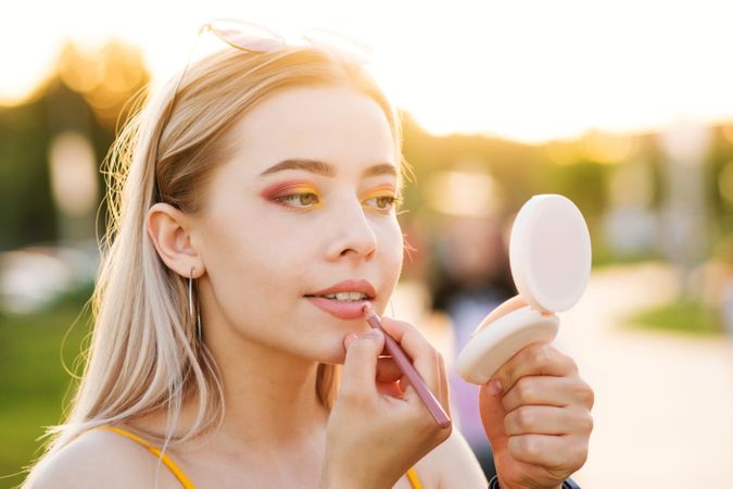 Female straightens makeup on street