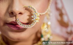 Close-up shot of bride in traditional Indian jewelry 4AvANb