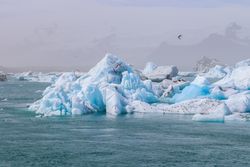 Iceland, Jokulsarlon Lagoon, Turquoise icebergs floating in Glacier Lagoon on Iceland.