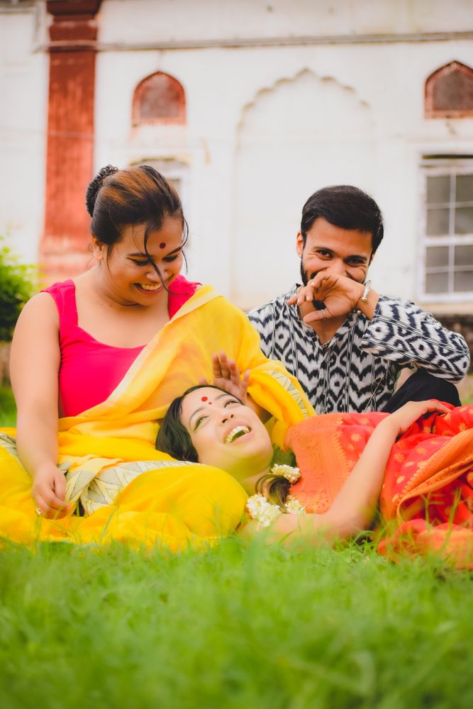 Group of smiling people sitting on green grass