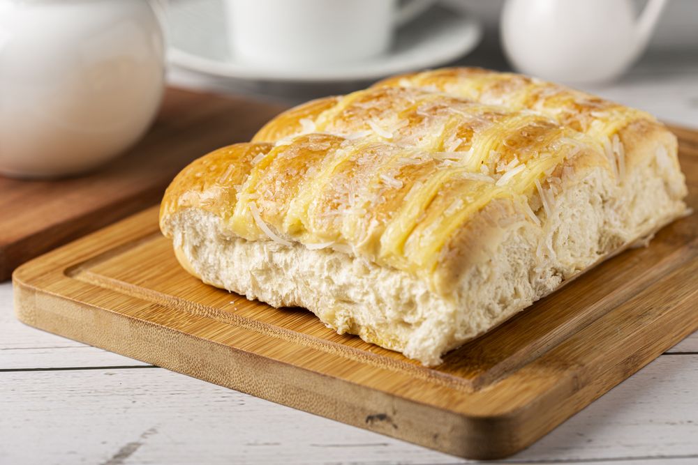 Sweet bread with cream and coconut.