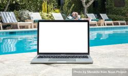 Laptop with blank screen for mock up pool side on sunny day 4jle90