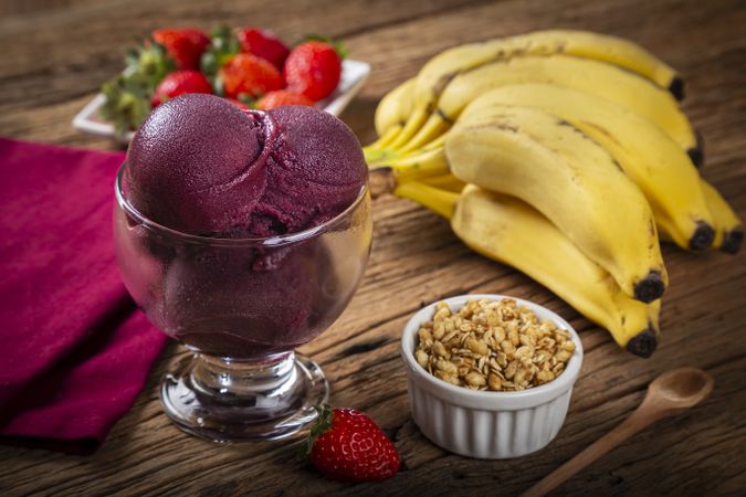 Brazilian acai. Açaí with fruit and granola.