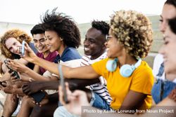 Young group of multiracial people using smartphone outdoors bGLqY0