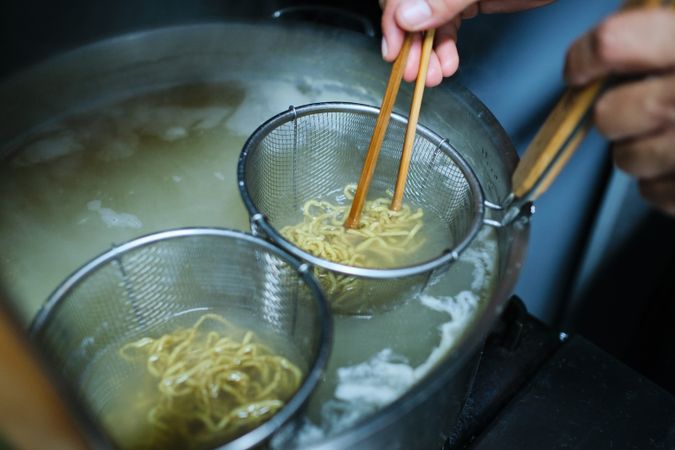 Cooking noodles for tasty ramen