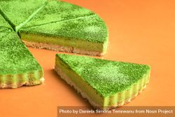 Side profile of sliced cheesecake made with matcha bGMwl5