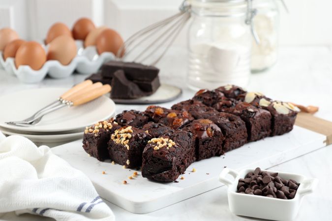 Fudgy Brownies Sekat, Sliced Square Brownie Cake with Various Topping