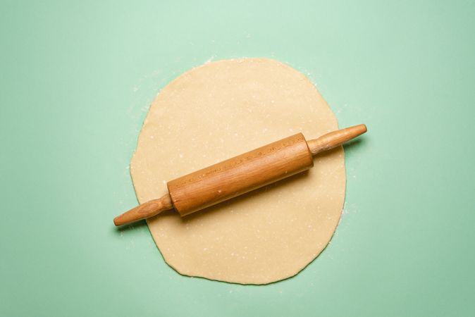 Rolling pin and rolled dough