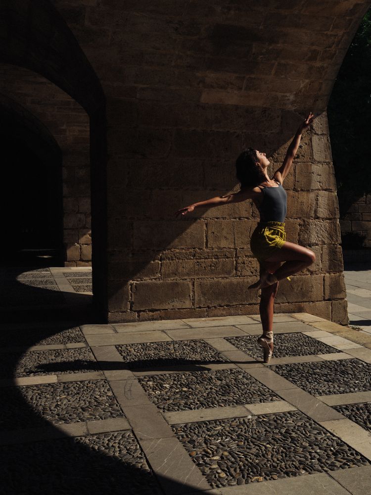 Faceless slim woman dancing ballet on street