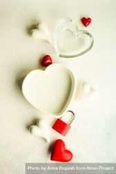 Two heart shaped plates with red padlock 0WOOKr