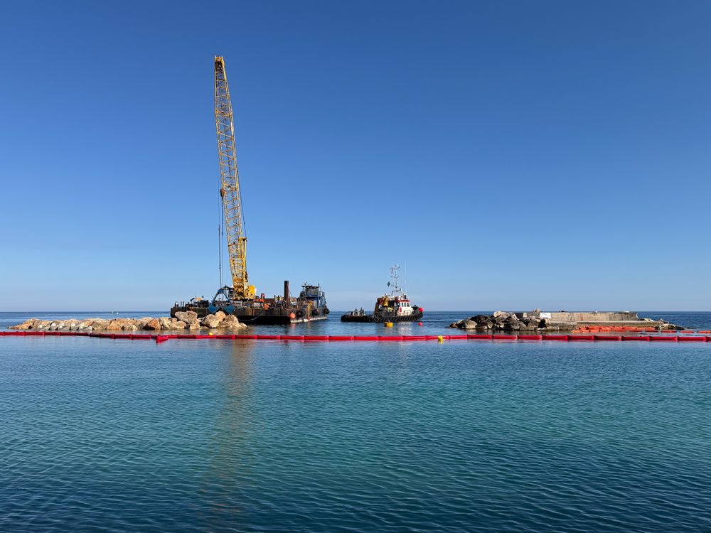 Building a new wave breaker offshore