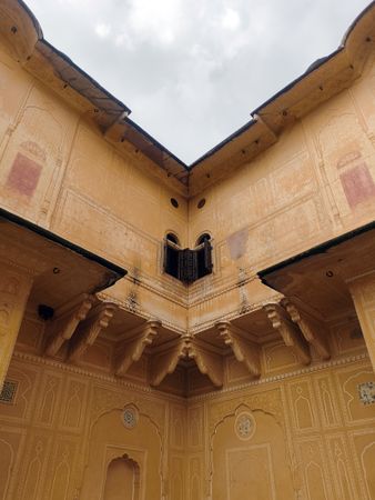 corner arch design inside nahargarh fort jaipur