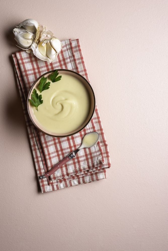 Potatoes and garlic cream soup