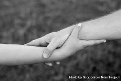 Grayscale photo of two hands holding 4Z7PNb