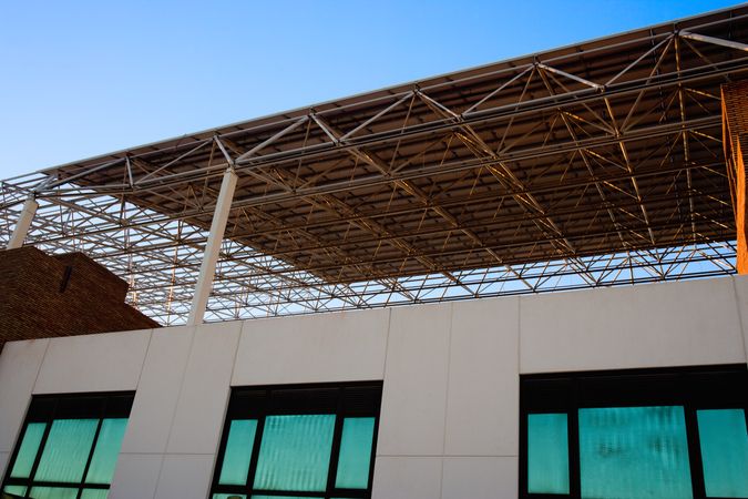 Building with roof made of solar panels