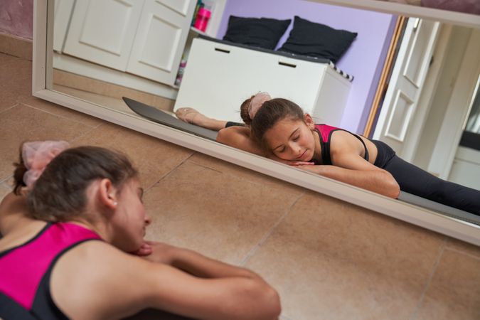 Kid sleeping while doing splits at home