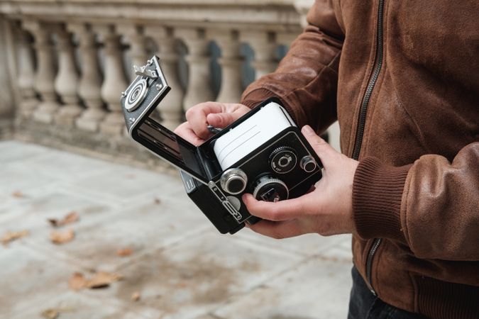 Crop traveler changing film in camera