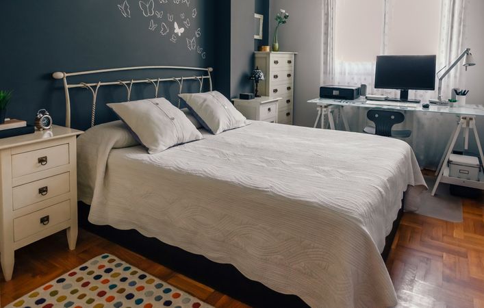 Double bedroom with home office