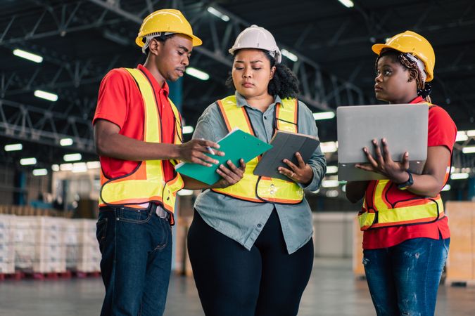 Colleagues working together on stock in distribution center