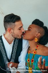 Mexican-American groom and Zulu bride kiss 47mVl0