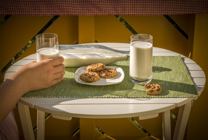 Dessert and milk on table